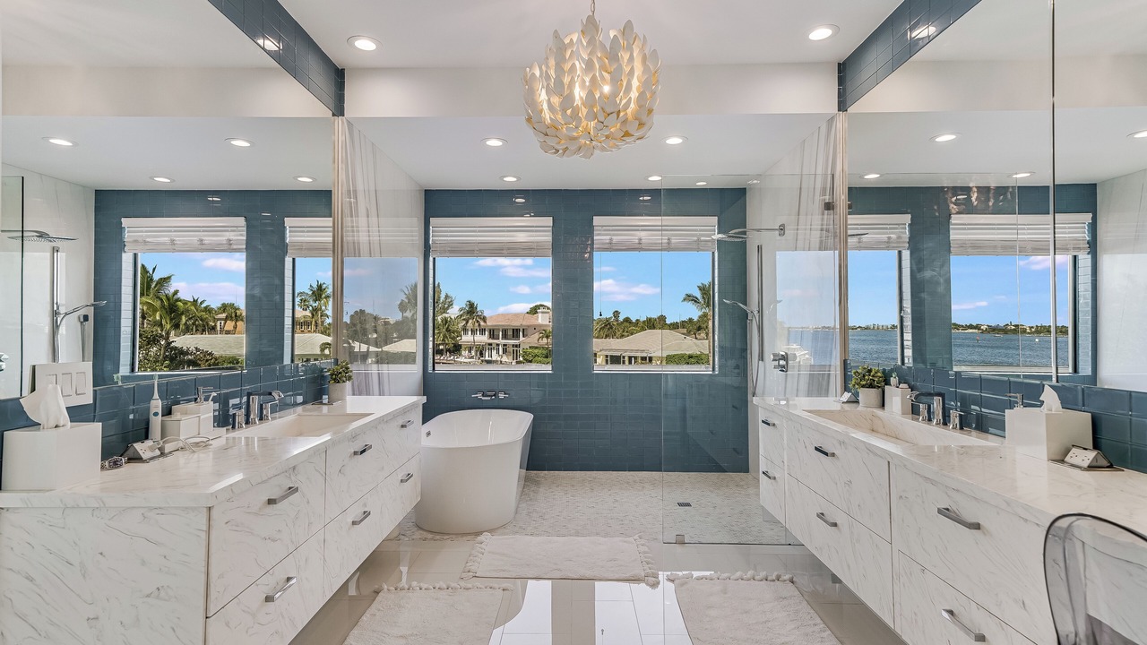 Photo of Bathroom in Ocean Ridge