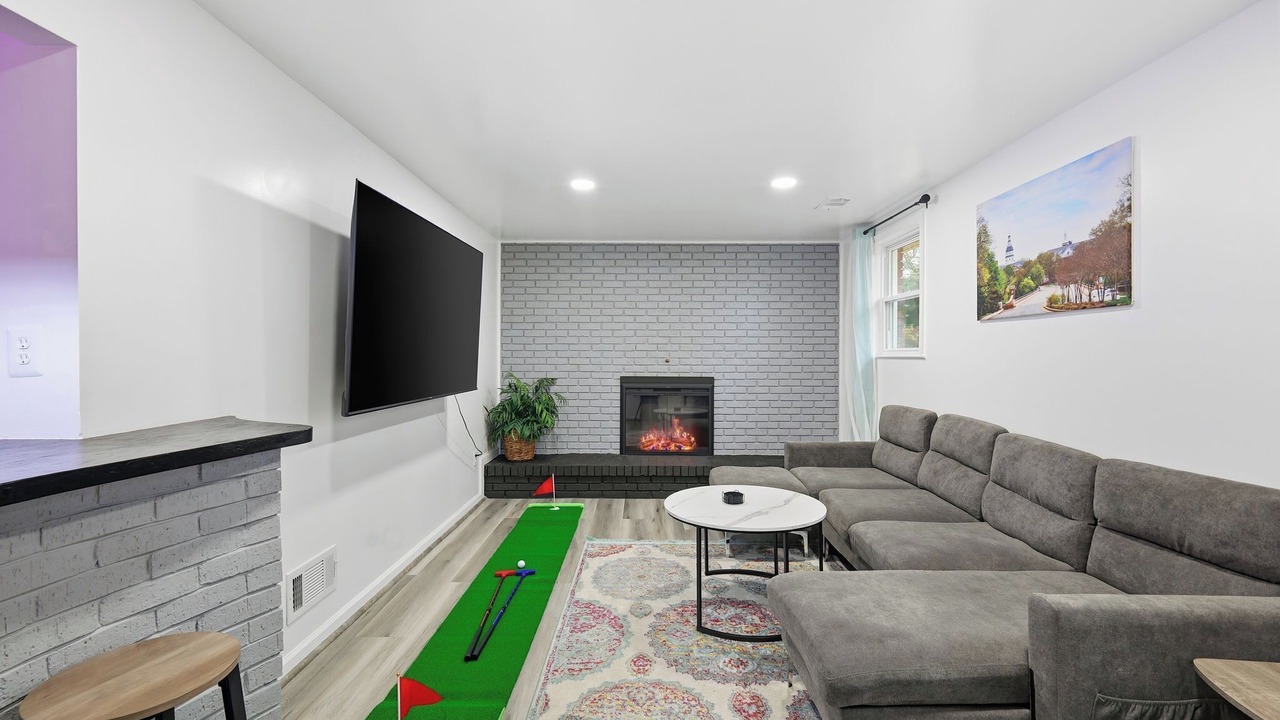 Photo of Livingroom in Cape Saint Claire