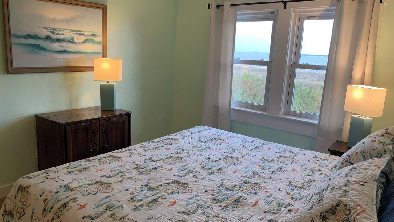 Photo of Bedroom in Willoughby Spit