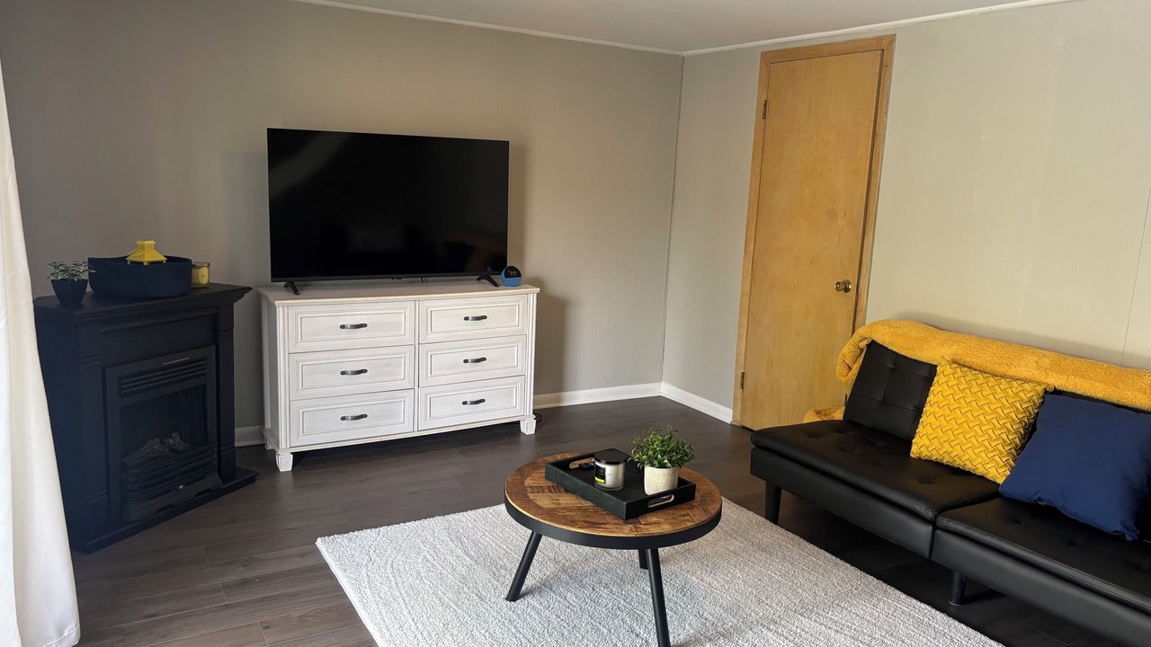 Photo of Livingroom in North Canton