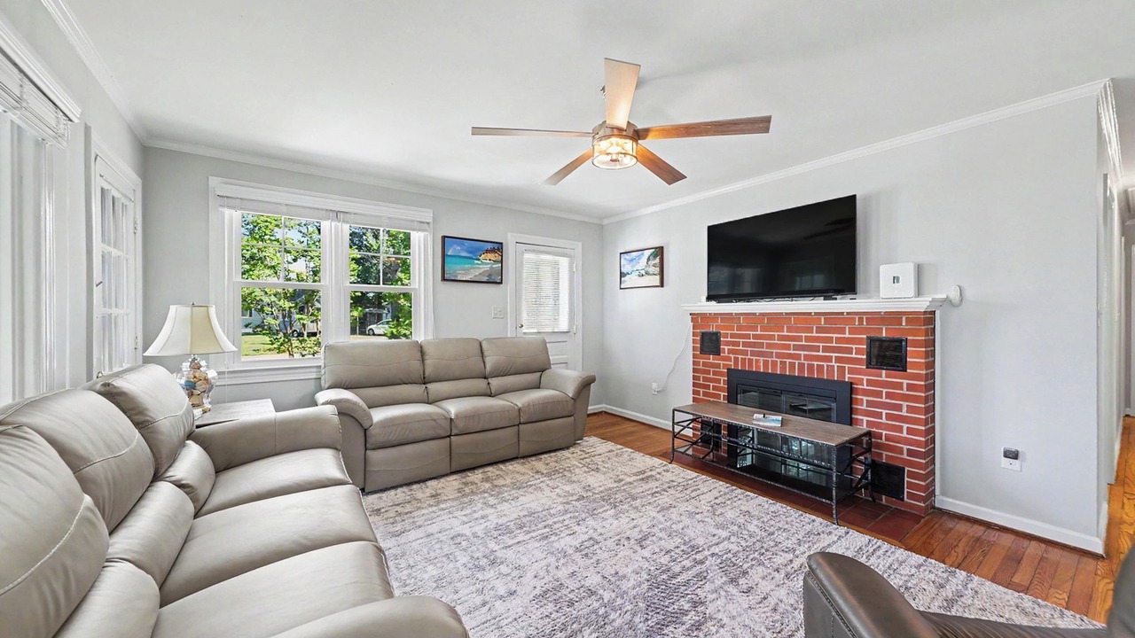 Photo of Livingroom in Colonial Beach