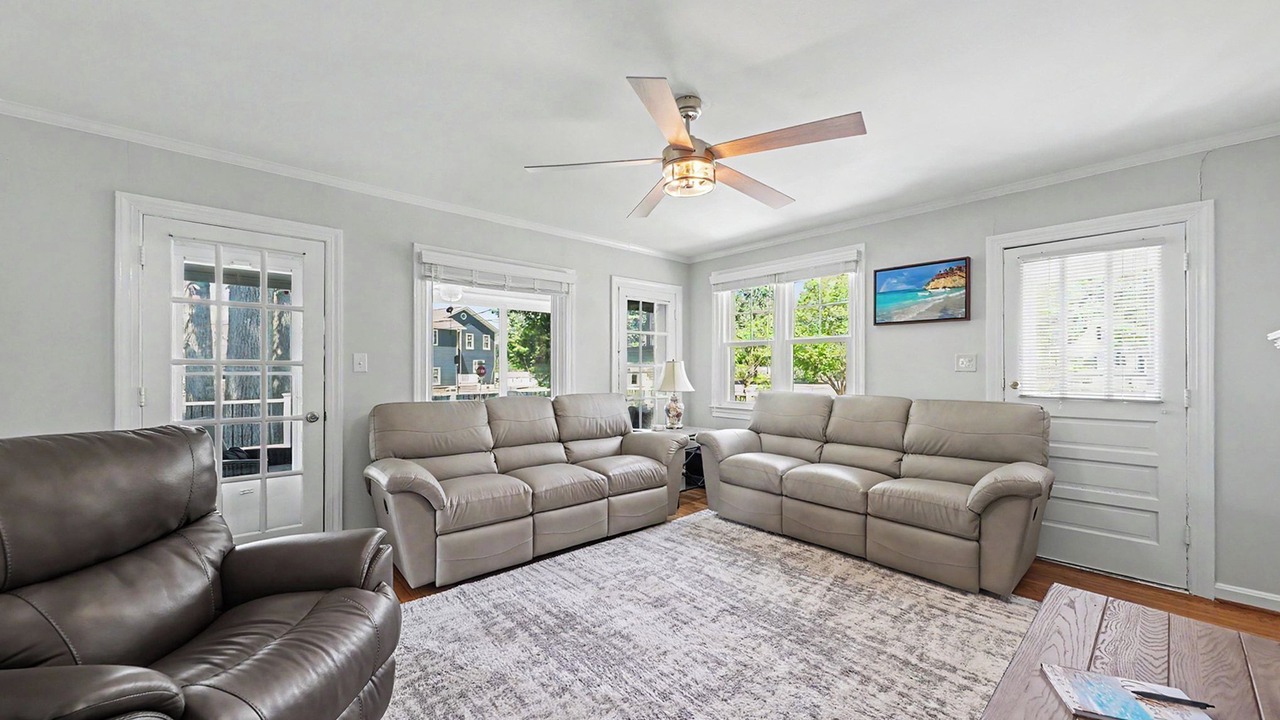 Photo of Livingroom in Colonial Beach
