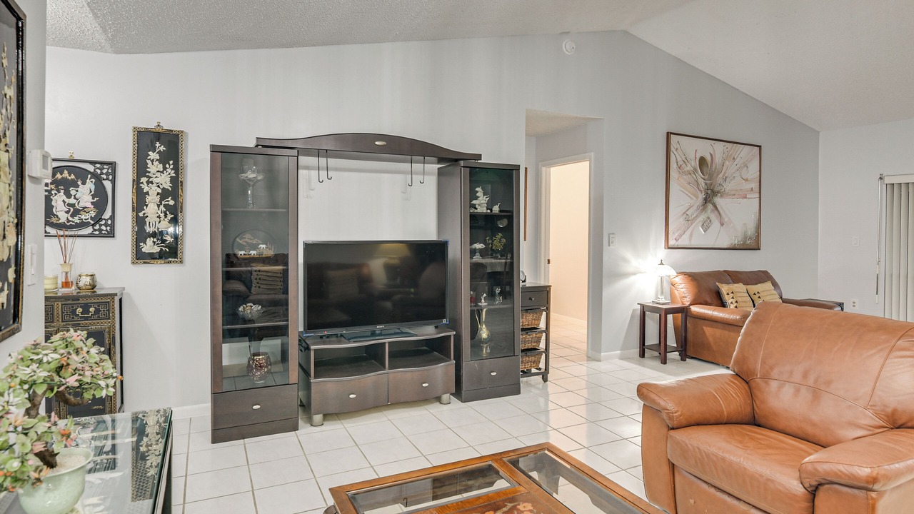 Photo of Livingroom in Davie