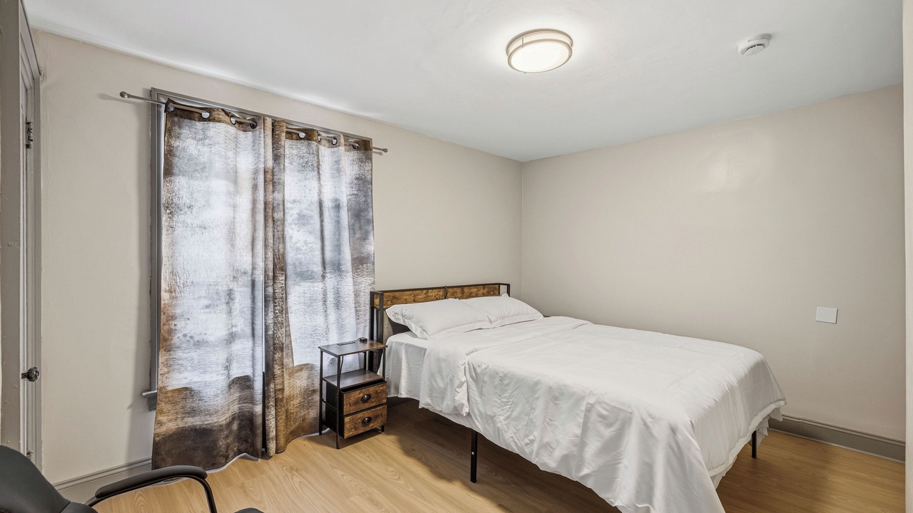 Photo of Bedroom in Downtown Niagara Falls