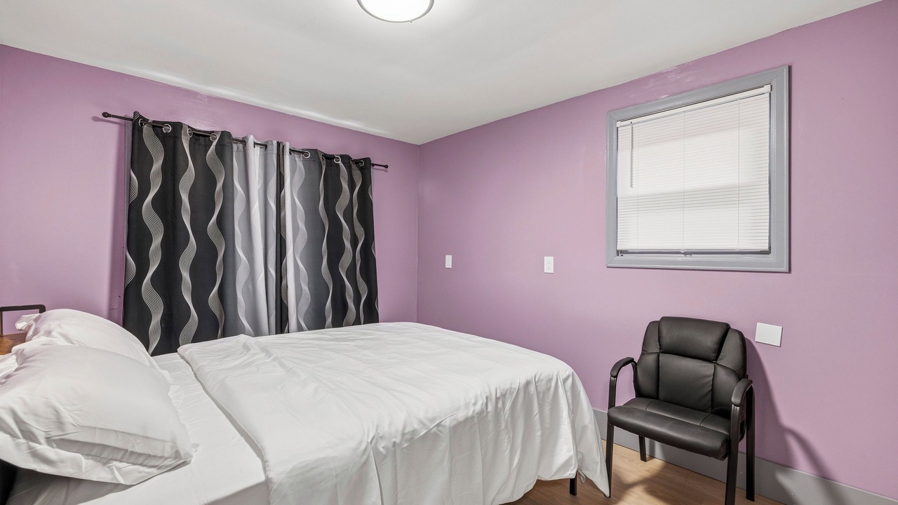 Photo of Bedroom in Downtown Niagara Falls
