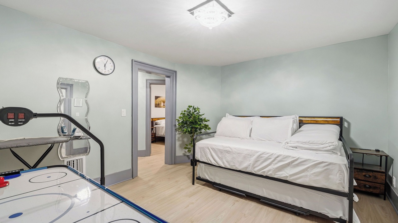 Photo of Bedroom in Downtown Niagara Falls