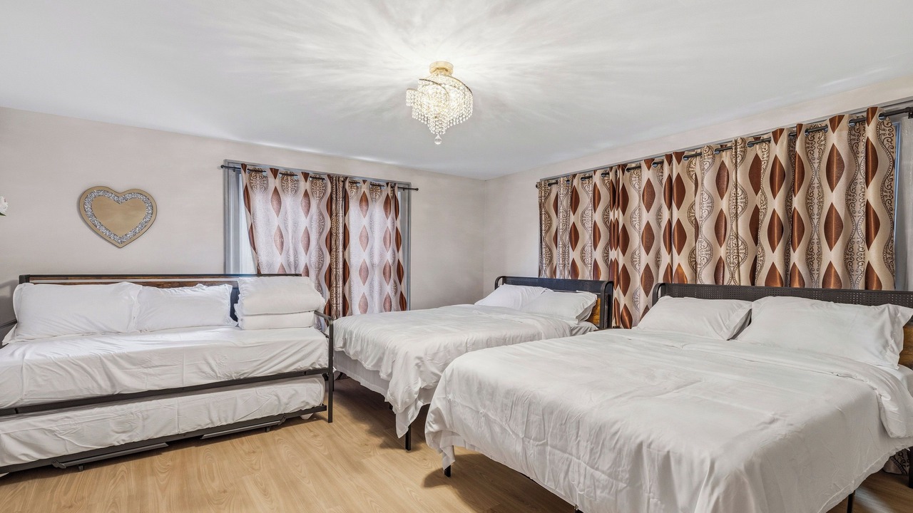 Photo of Bedroom in Downtown Niagara Falls
