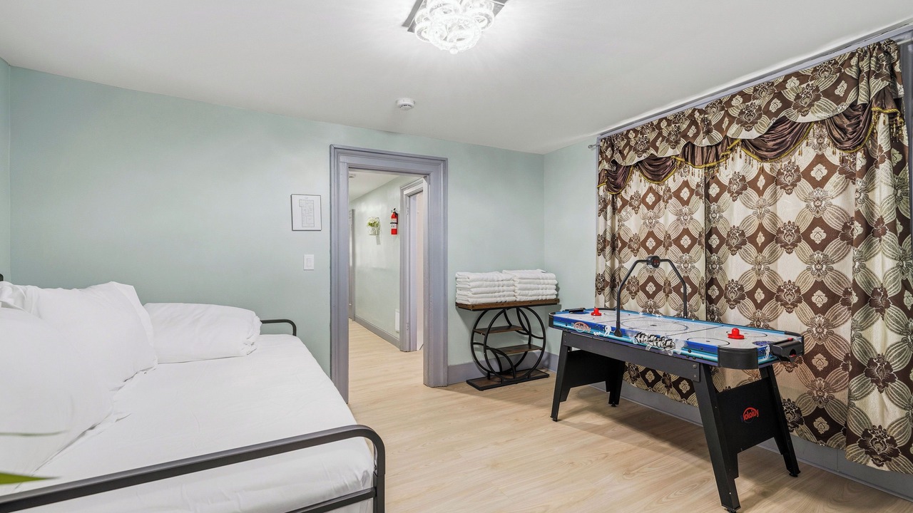 Photo of Bedroom in Downtown Niagara Falls