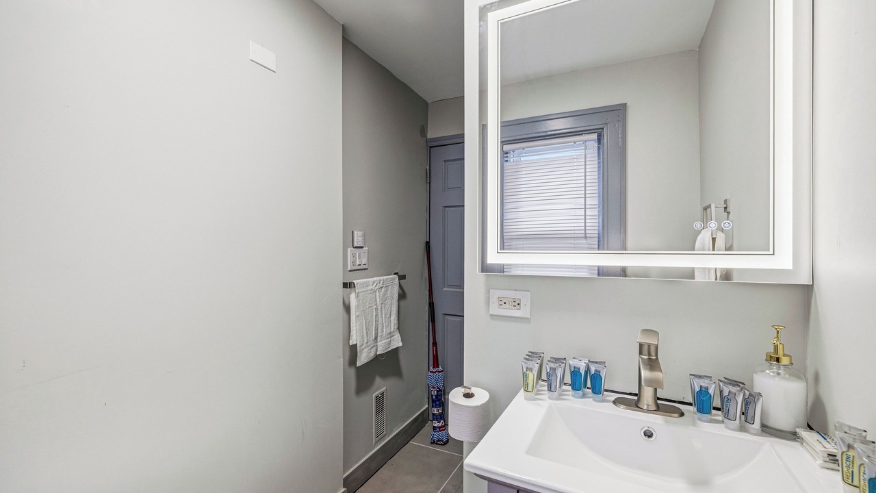 Photo of Bathroom in Downtown Niagara Falls