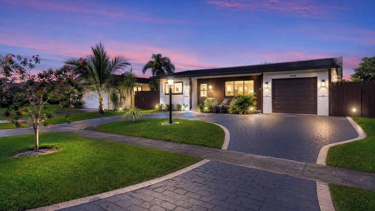 Photo of Outdoor in Hollywood Hills