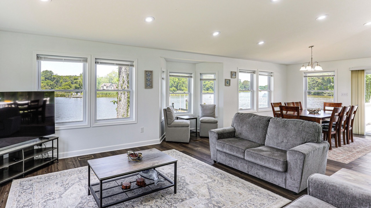 Photo of Livingroom in Deale