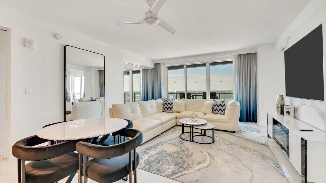 Photo of Livingroom in Central Beach