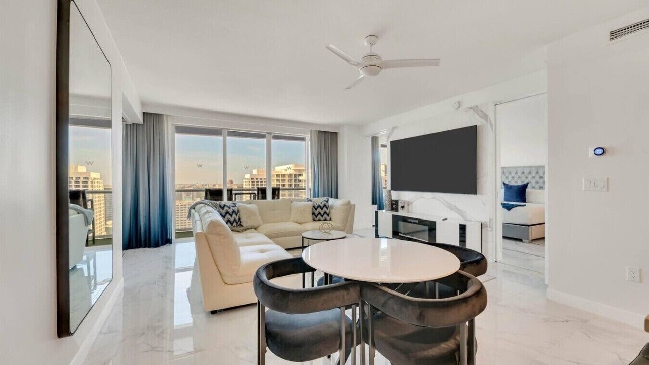 Photo of Livingroom in Central Beach