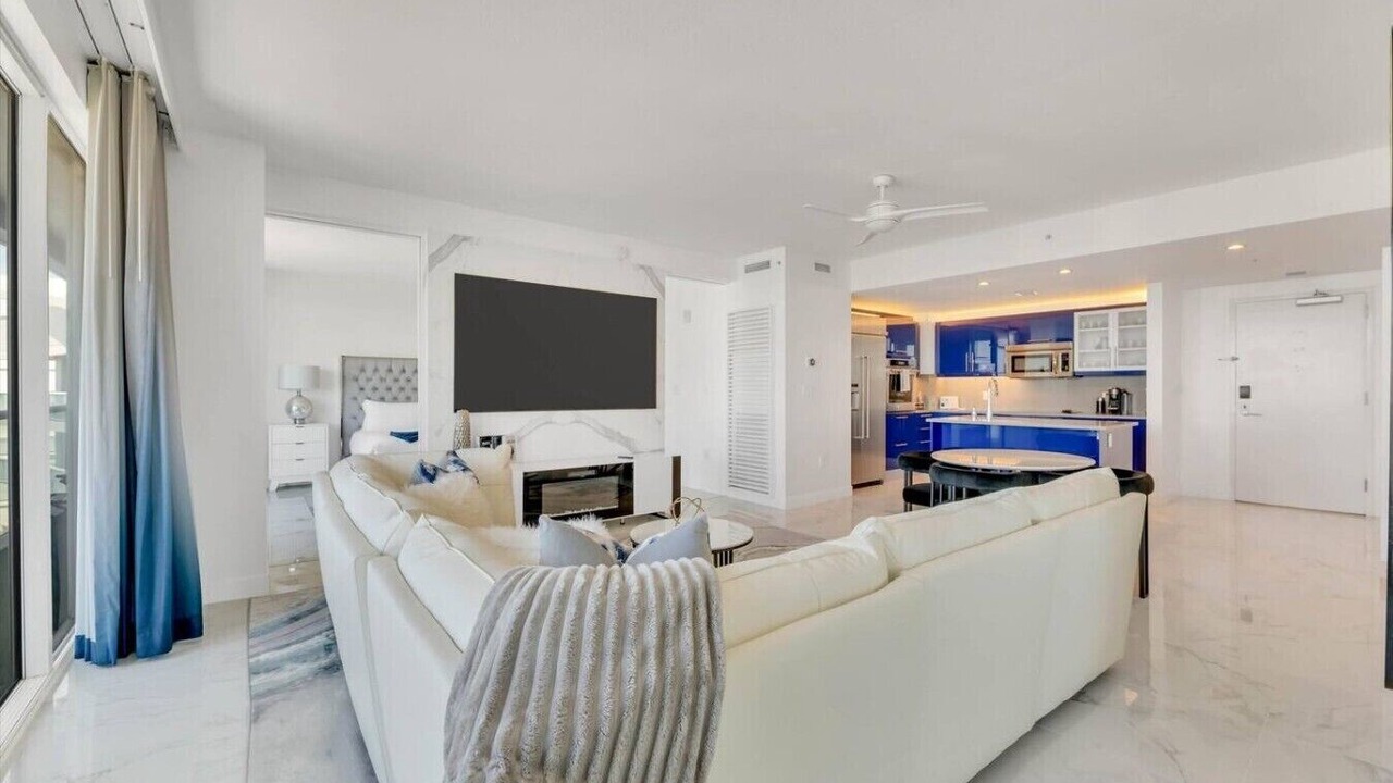 Photo of Livingroom in Central Beach