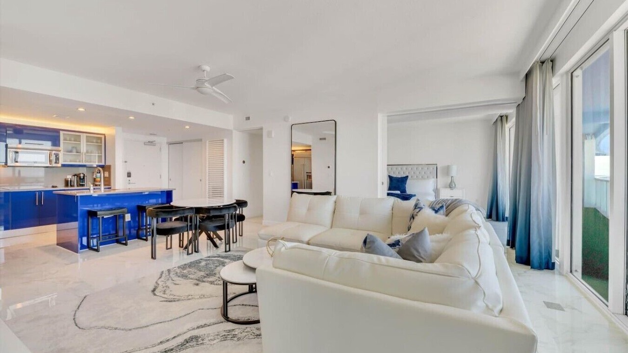 Photo of Livingroom in Central Beach