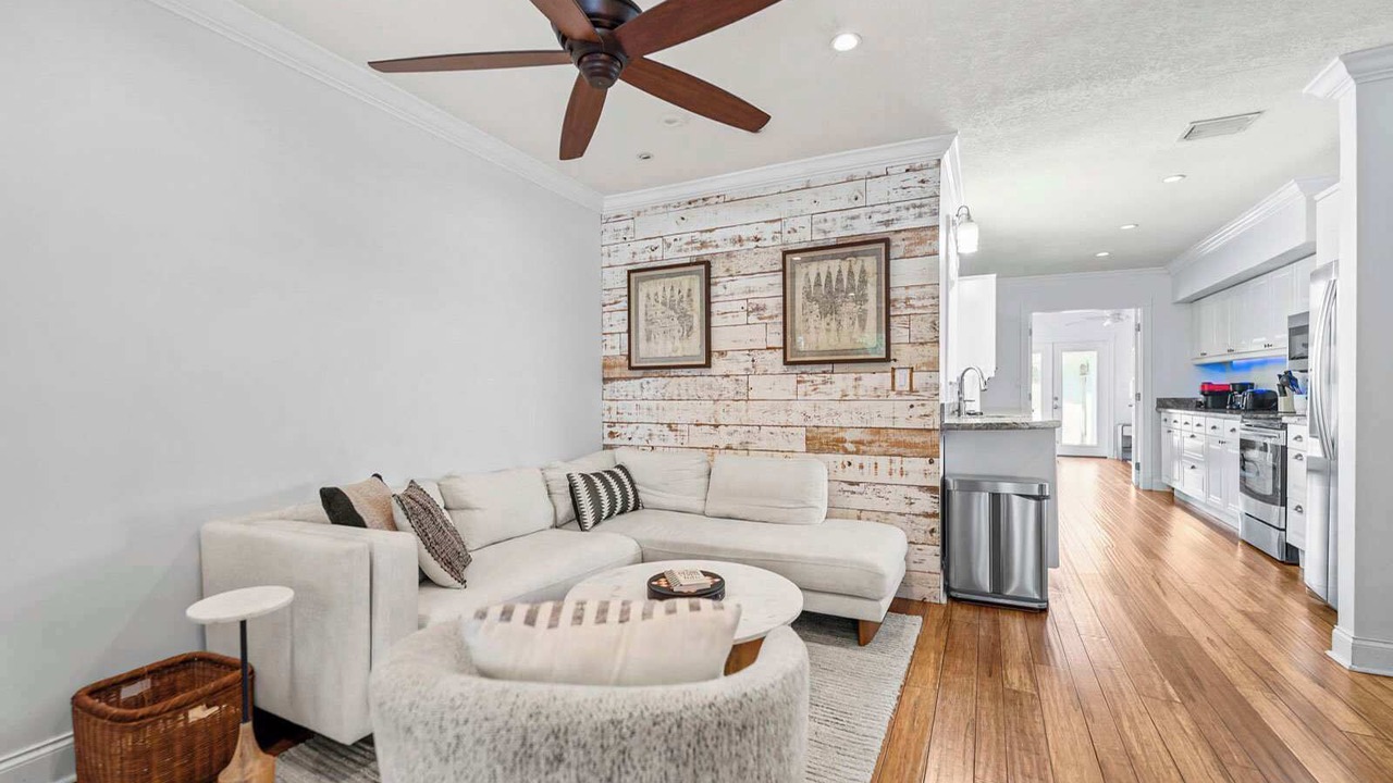 Photo of Livingroom in Middle River Terrace