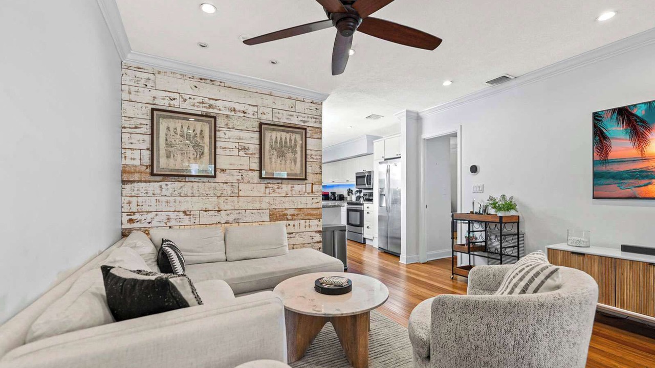 Photo of Livingroom in Middle River Terrace