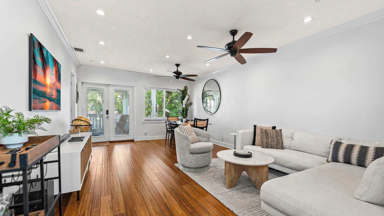 Photo of Livingroom in Middle River Terrace