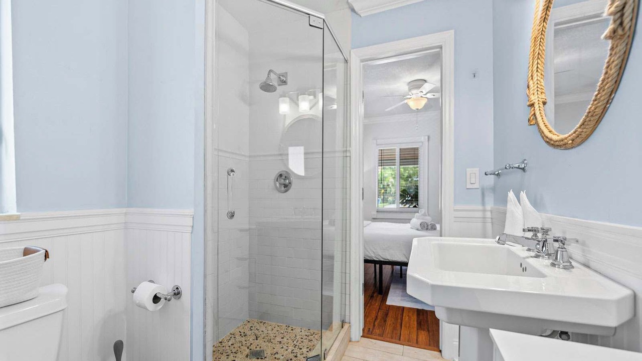 Photo of Bathroom in Middle River Terrace