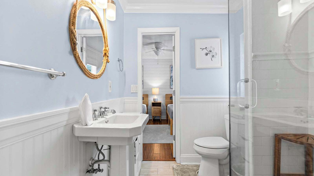 Photo of Bathroom in Middle River Terrace