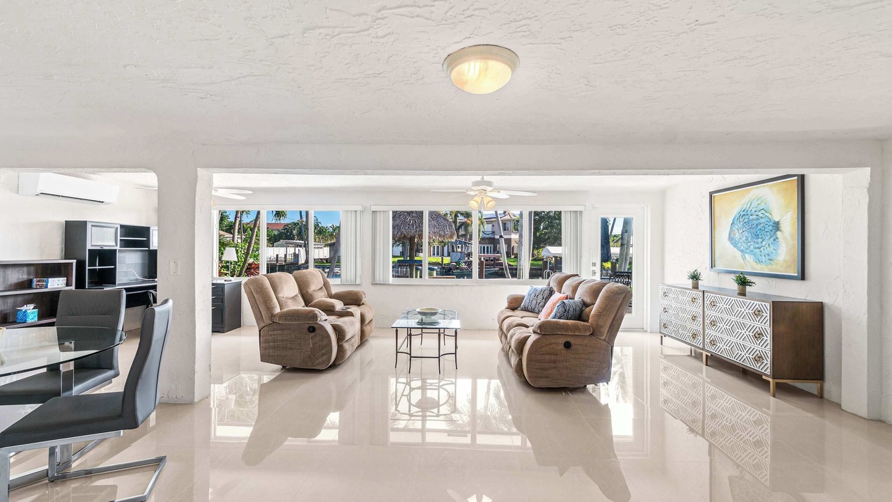 Photo of Livingroom in Tropic Palms