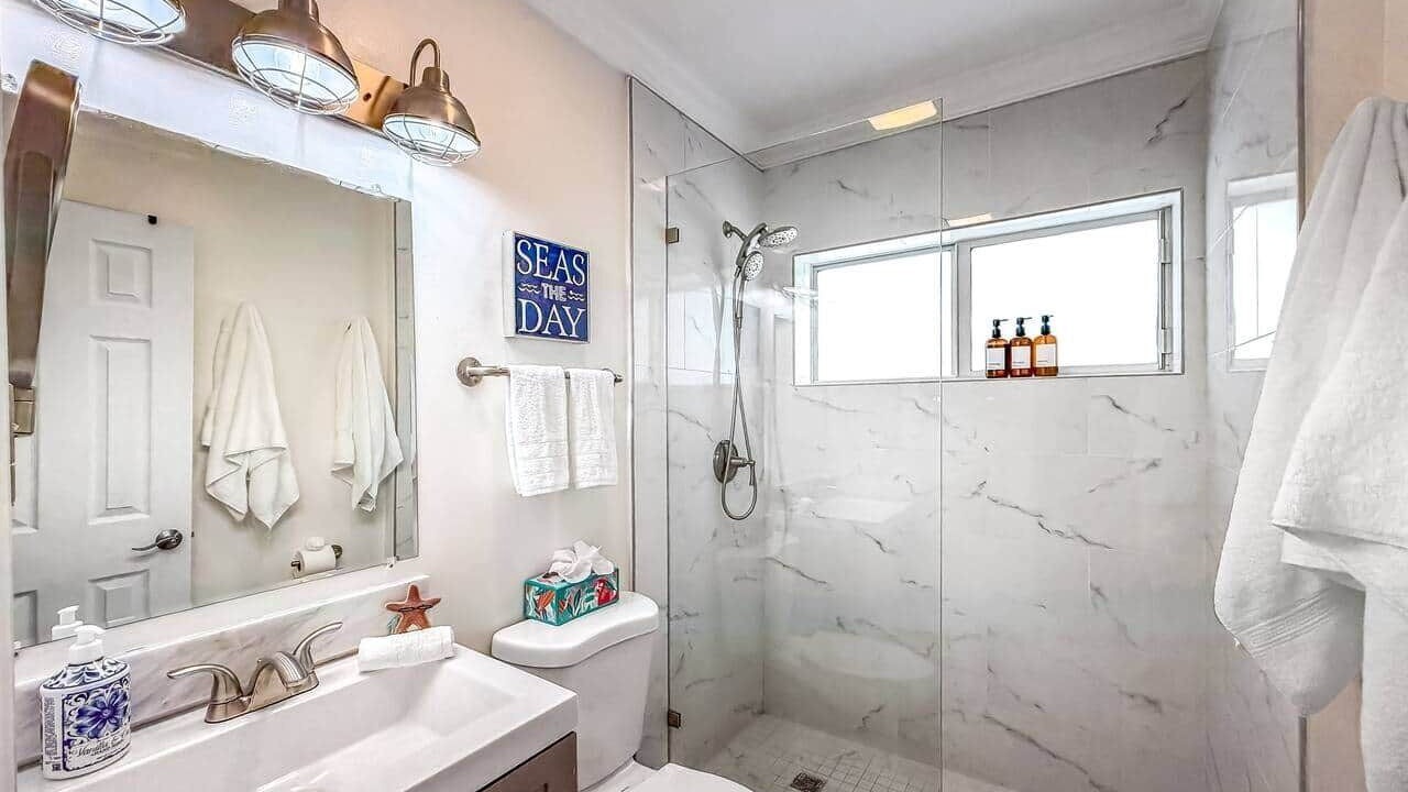 Photo of Bathroom in Garden Isles