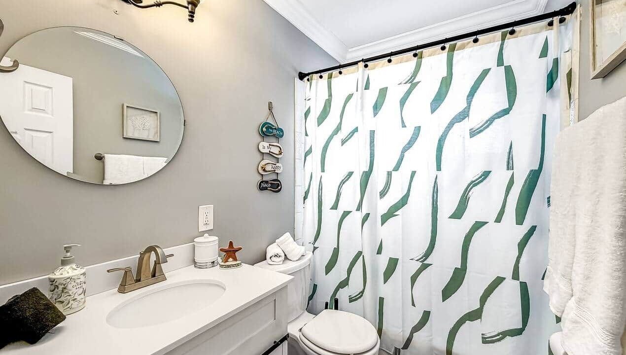 Photo of Bathroom in Garden Isles