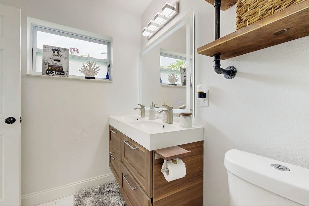 Photo of Bathroom in Coral Heights