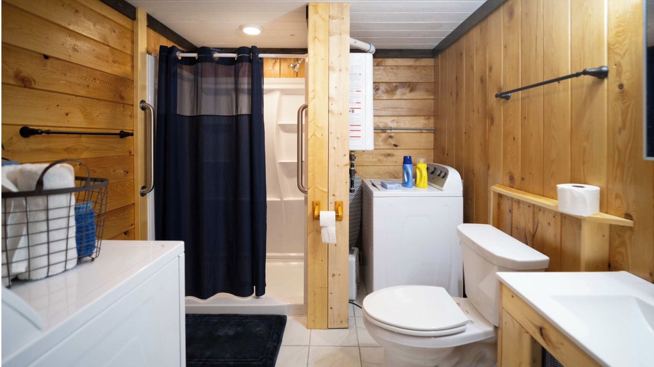 Photo of Bathroom in Farmdale