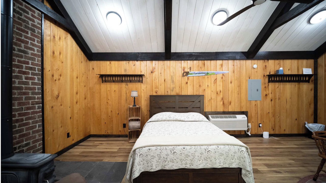 Photo of Bedroom in Farmdale