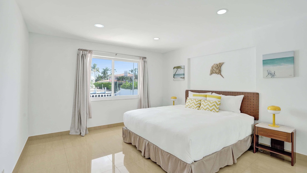 Photo of Bedroom in Bermuda Riviera