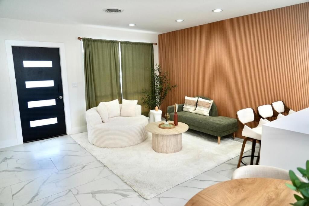 Photo of Others in Hollywood Hills