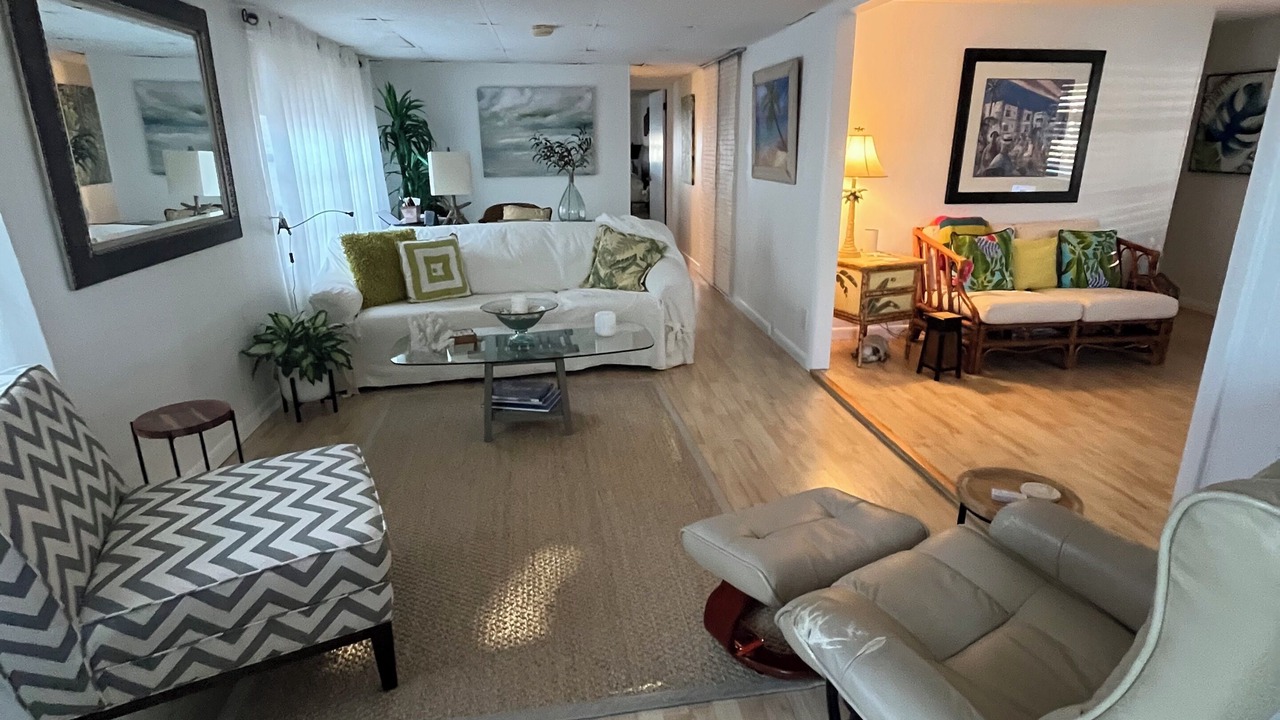 Photo of Livingroom in Pembroke Park