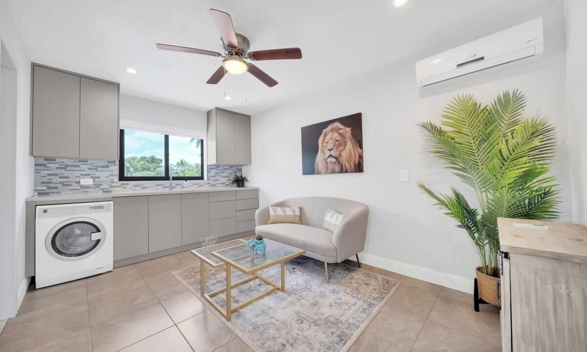 Photo of Livingroom in Golden Glades
