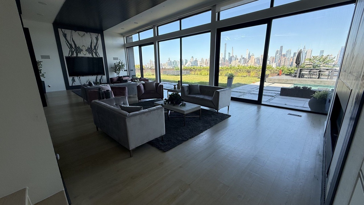 Photo of Livingroom in Weehawken
