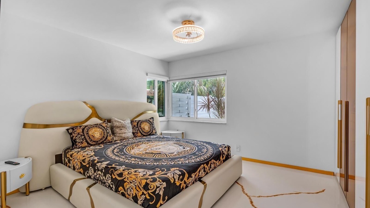 Photo of Bedroom in Biscayne Park