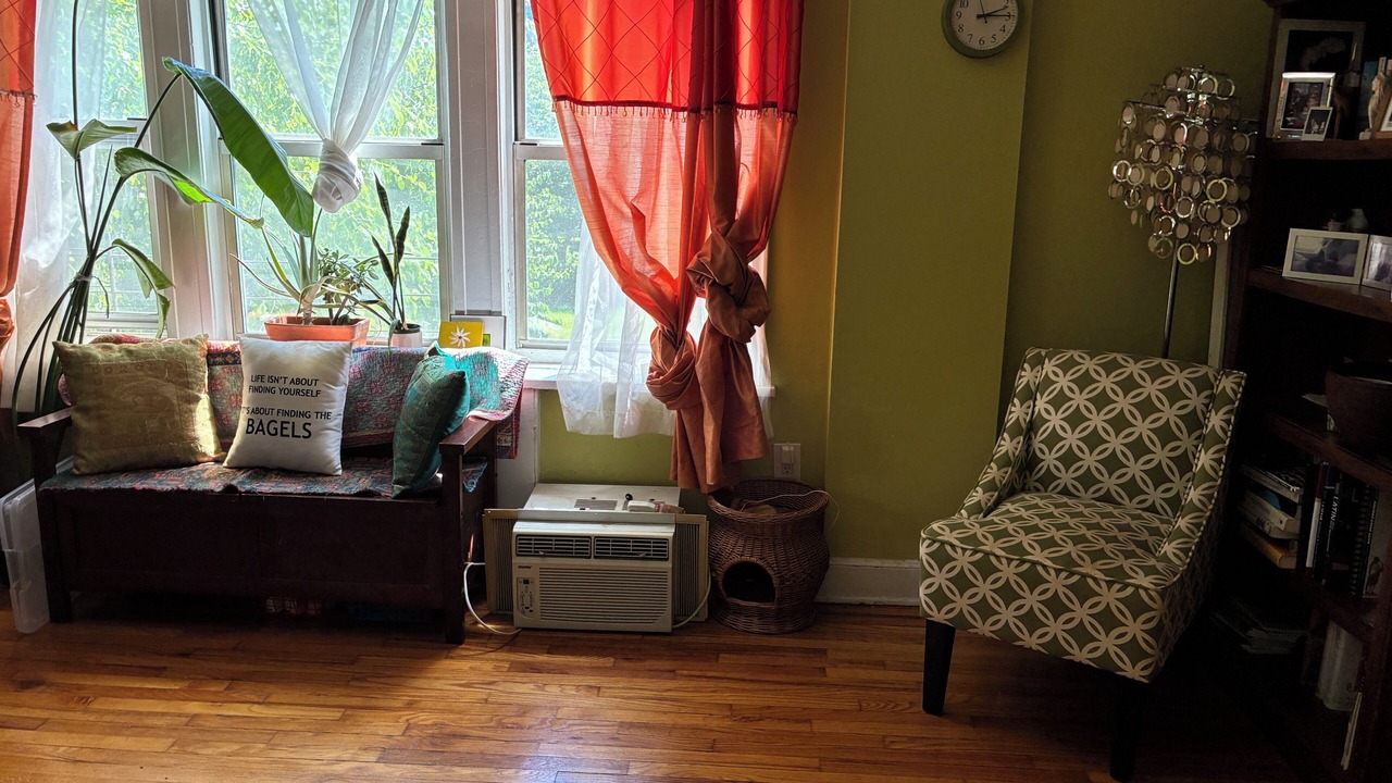 Photo of Livingroom in North Riverdale