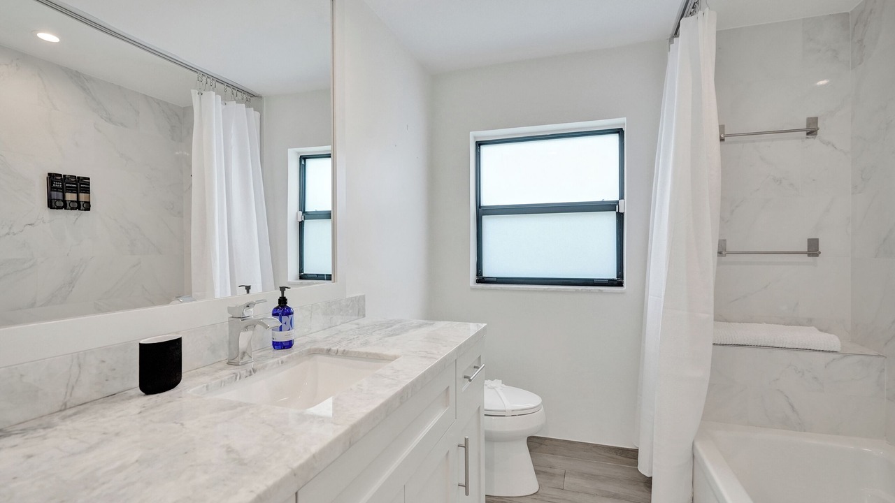 Photo of Bathroom in Colee Hammock