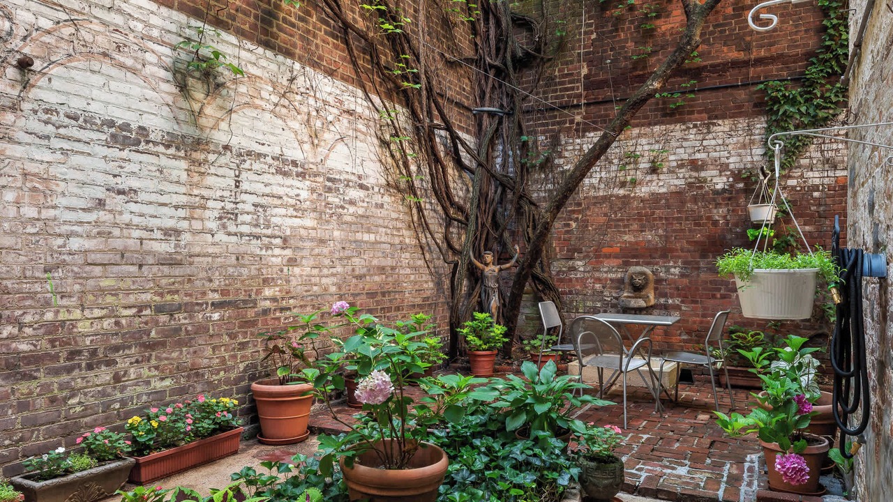 Photo of Outdoor in Hudson Square