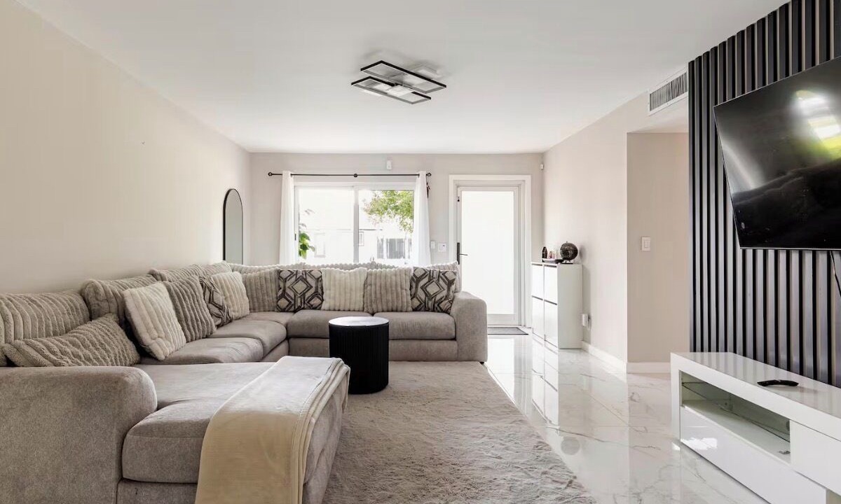 Photo of Livingroom in Survey Creek