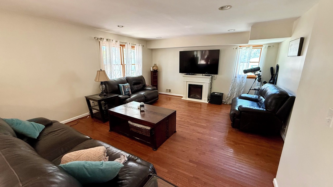 Photo of Livingroom in Neptune City