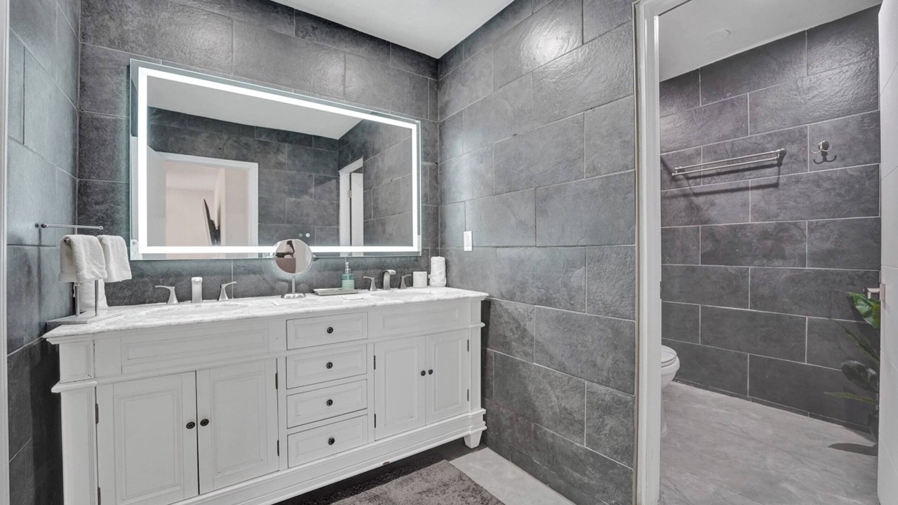 Photo of Bathroom in Hollywood Hills