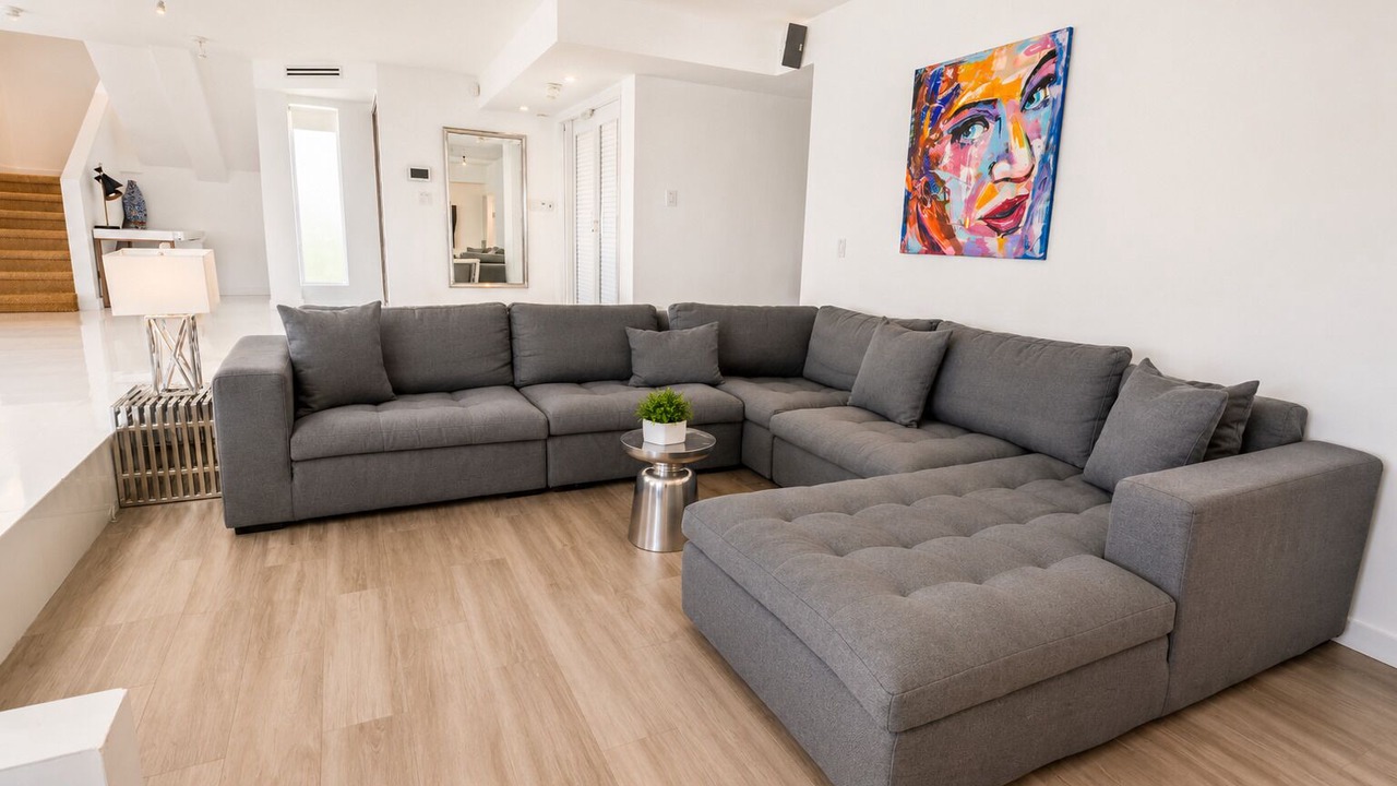 Photo of Livingroom in North Bay Village