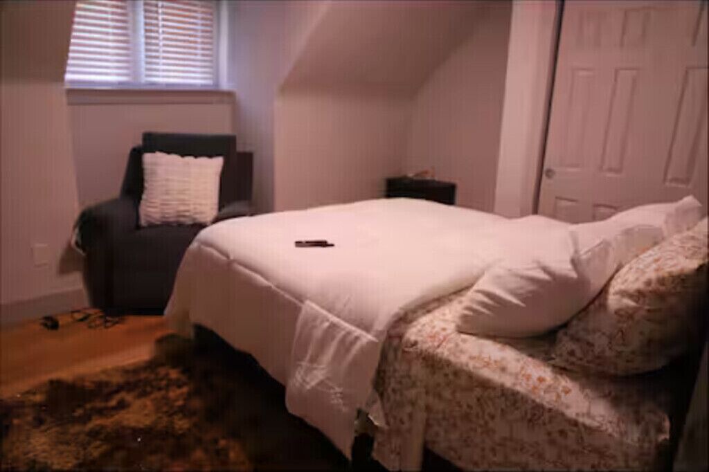 Photo of Bedroom in Forest Hill