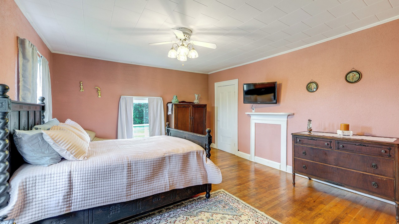 Photo of Bedroom in West Winfield