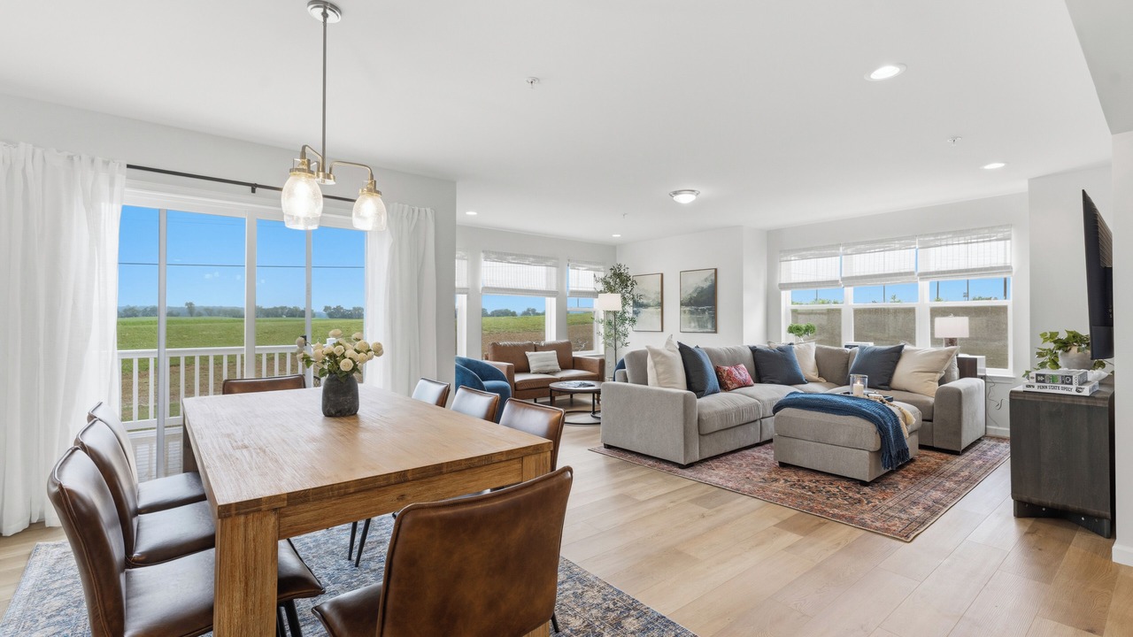 Photo of Livingroom in State College