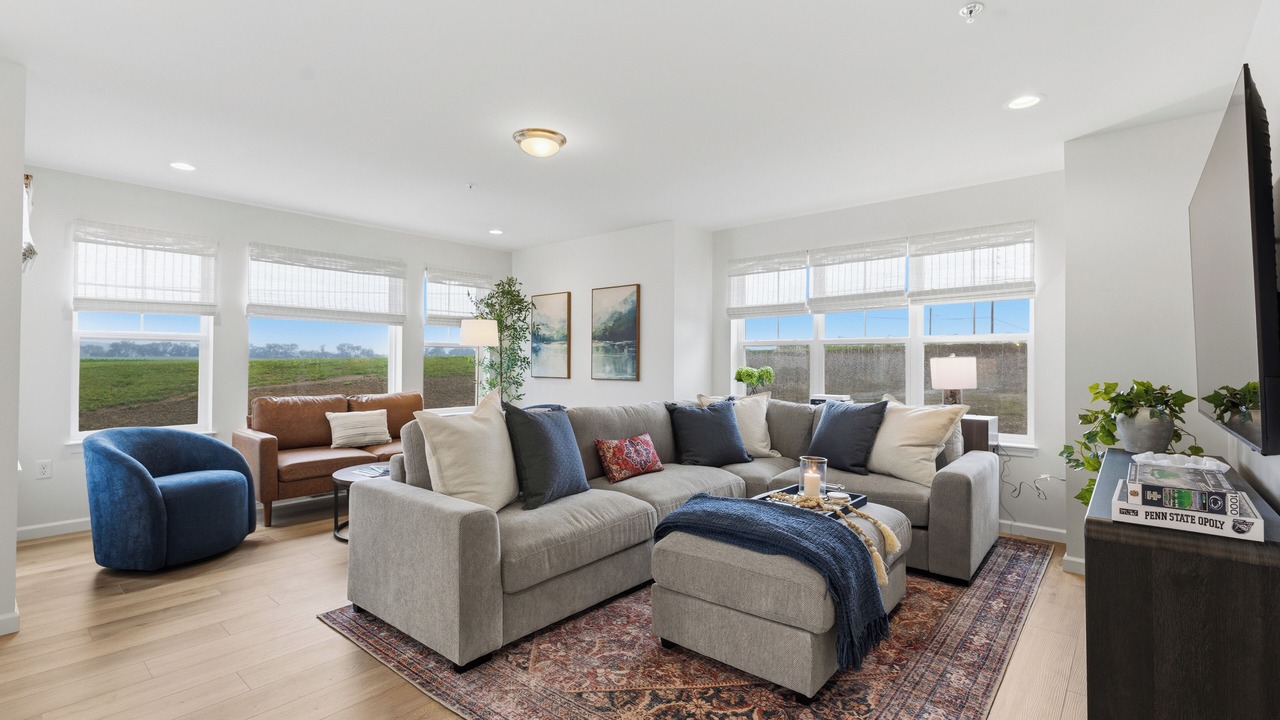 Photo of Livingroom in State College