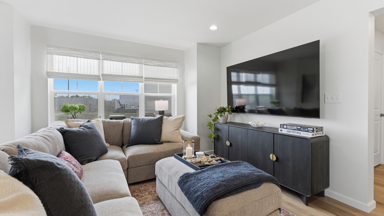 Photo of Livingroom in State College