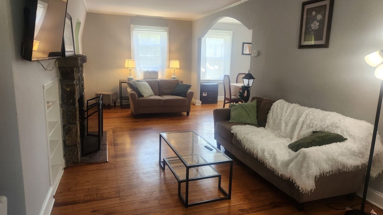 Photo of Livingroom in Elkins Park