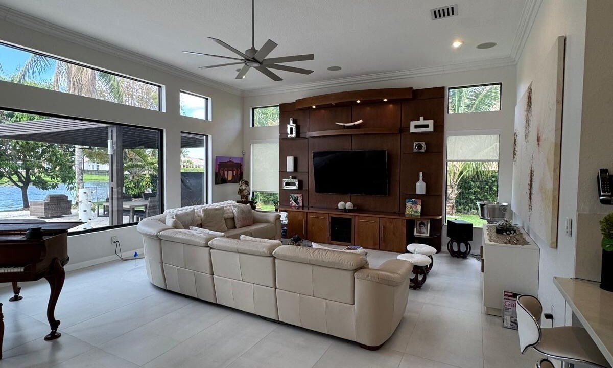 Photo of Livingroom in Davie